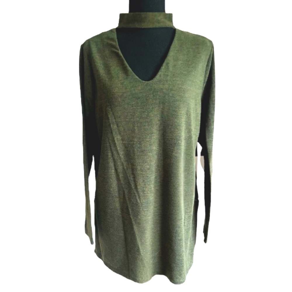 5/25$ ✨ Olive Choker Long Sleeves Top 🫒